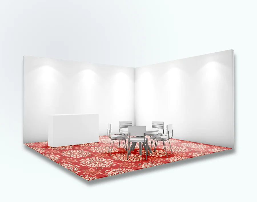 Stoisko targowe z białymi ścianami i czerwoną wykładziną podłogową typu carpet oraz stolikiem i krzesłami.